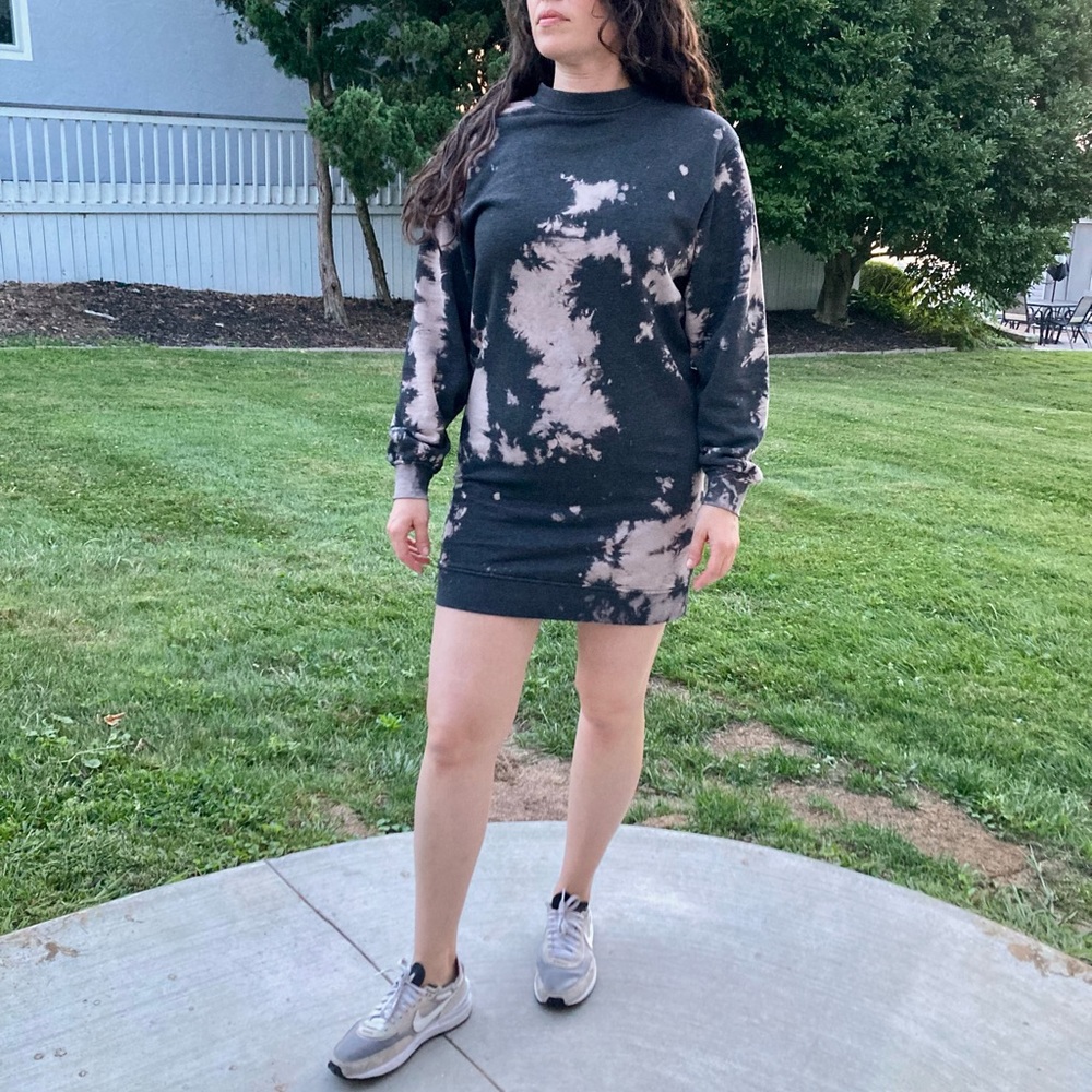 H&M Divided Oversized Tie dyed sweatshirt dress